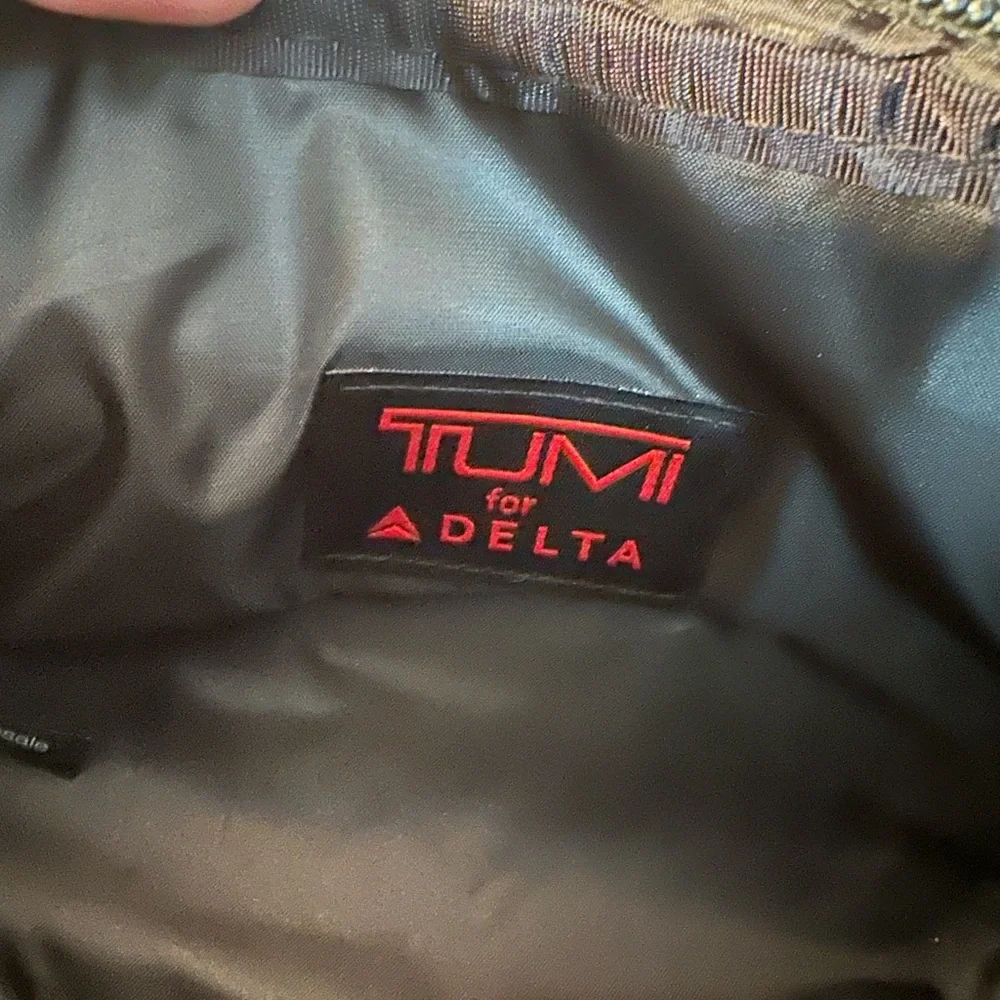 TUMI Alpha MINI CASE Delta AIRLINE First CLASS AMENITY BAG Ballistic Nylon
